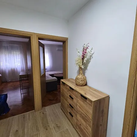 Center Luxury Lara Apartman *