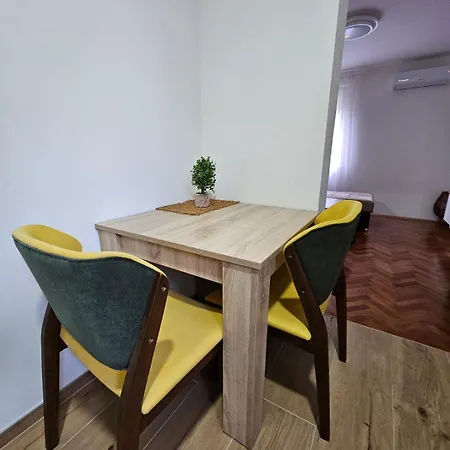 Center Luxury Lara